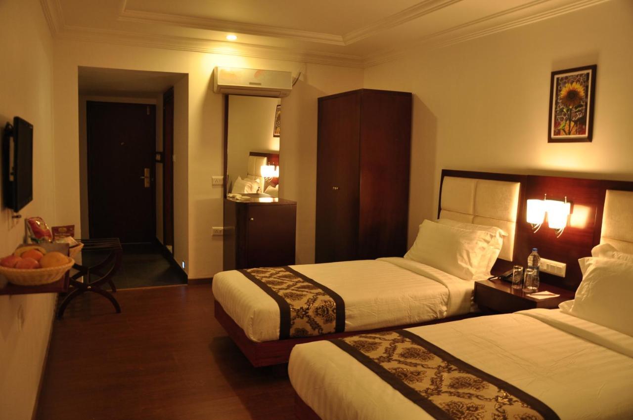 Grand Clarks Inn Badami Eksteriør bilde